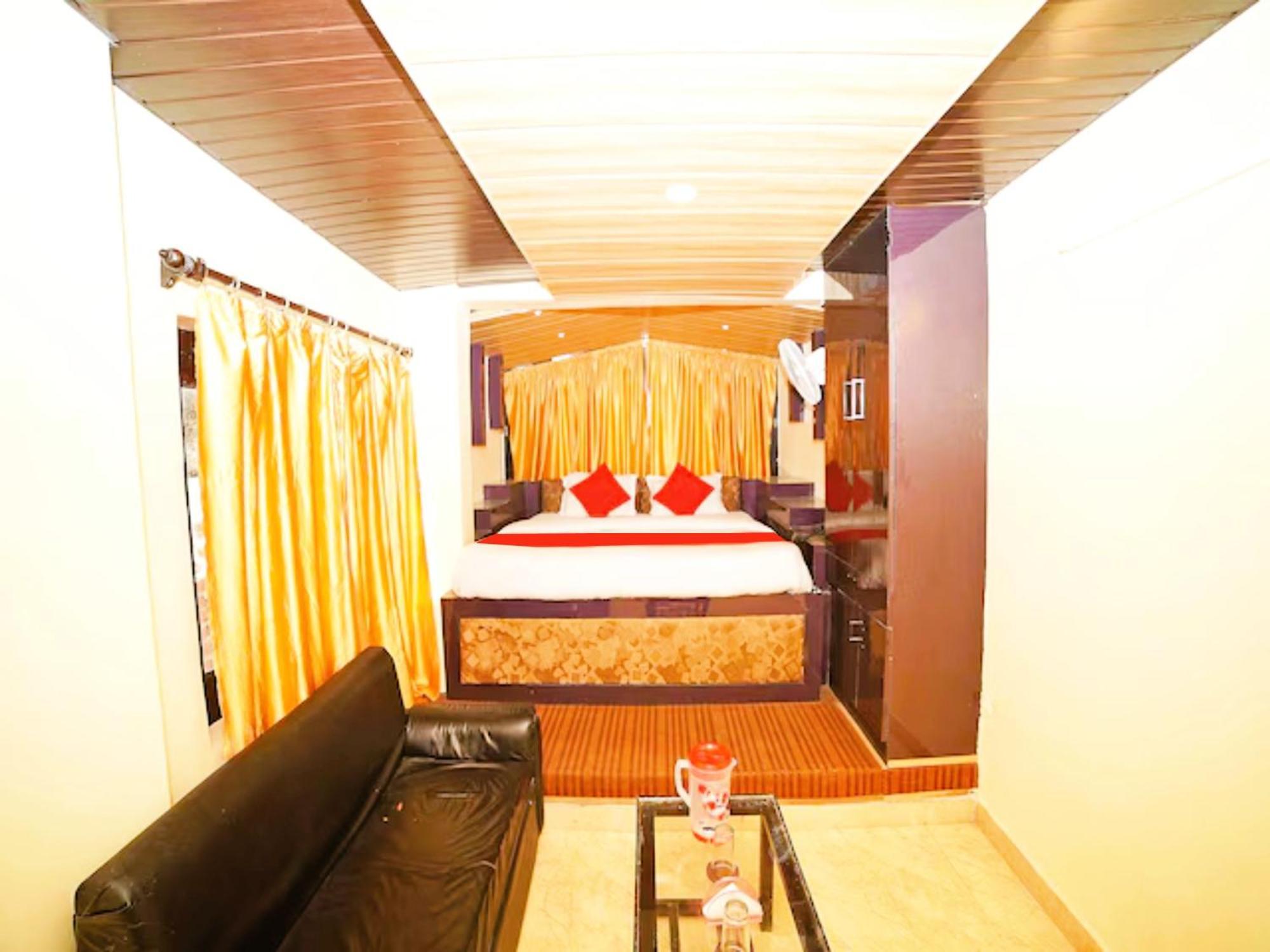 Golden Nest Near Naini - Hygiene & Spacious - Prime Location In Hotel
