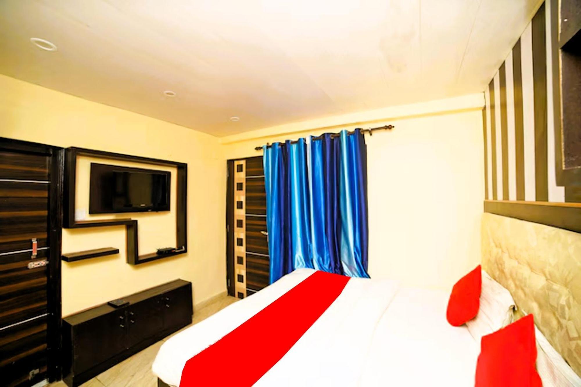 Golden Nest Near Naini - Hygiene & Spacious - Prime Location In Hotel