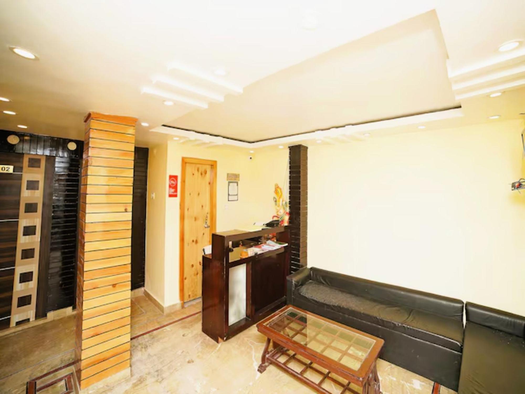 Golden Nest Near Naini - Hygiene & Spacious - Prime Location In 3*